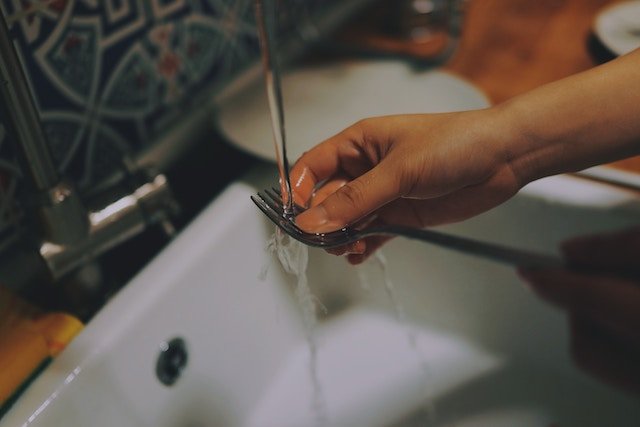 cleaning-utensils-fork-water-soap