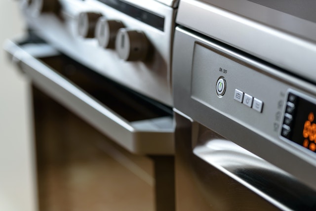 close-up-of-kitchen-oven-buttons